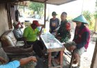 Babinsa Sukolilo Baru Dampingi Poktan Bahas Strategi Masa Tanam Padi di Bulak Surabaya